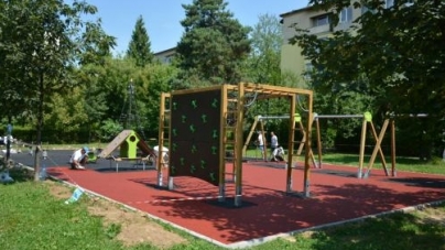 Scandal într-un parc din Baia Mare: Un tânăr a fost lovit de un altul cu un obiect contondent