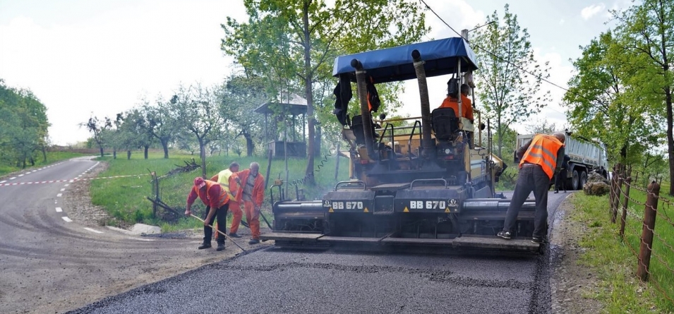 Anunțul util de circulație: În județul Maramureș au început pe șosele noi lucrări importante! Vor fi reparații, modernizări și asfaltări peste tot!