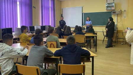 Săptămâna Prevenirii Criminalității s-a încheiat cu succes; La ce la ce școli s-au deplasat polițiștii maramureșeni și ce informații au primit elevii