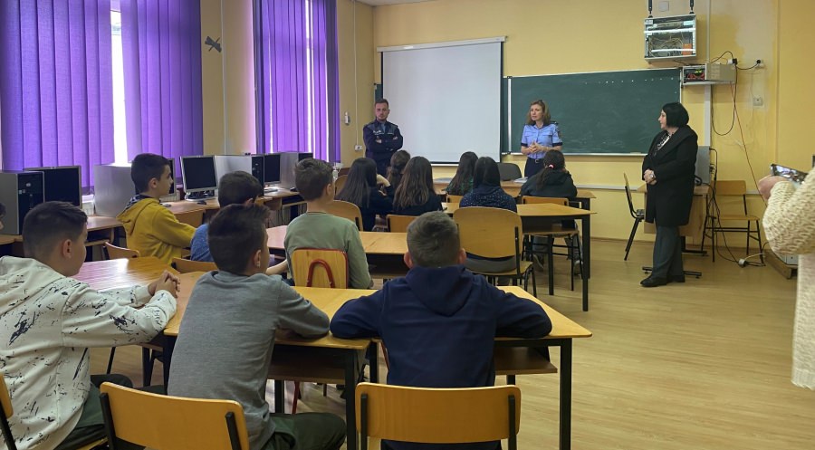 Se derulează campania „Vacanța s-a terminat. Sunteți pregătiți pentru un nou început?”; Sfaturile polițiștilor pentru părinți și copii