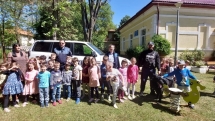 Copiii din cadrul Grădiniței cu program normal nr. 13 Baia Mare s-au întâlnit cu polițiștii; Ce sfaturi au primit