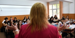 Meditațiile cu profesorul de la clasă vor fi interzise prin lege. Ministrul Educației: Interdicția ar putea fi aplicată din anul școlar 2022-2023