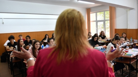 Meditațiile cu profesorul de la clasă vor fi interzise prin lege. Ministrul Educației: Interdicția ar putea fi aplicată din anul școlar 2022-2023