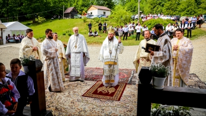 Sfânta Liturghie arhierească la Schitul „Eroii Revoluției” Văleni (FOTO)