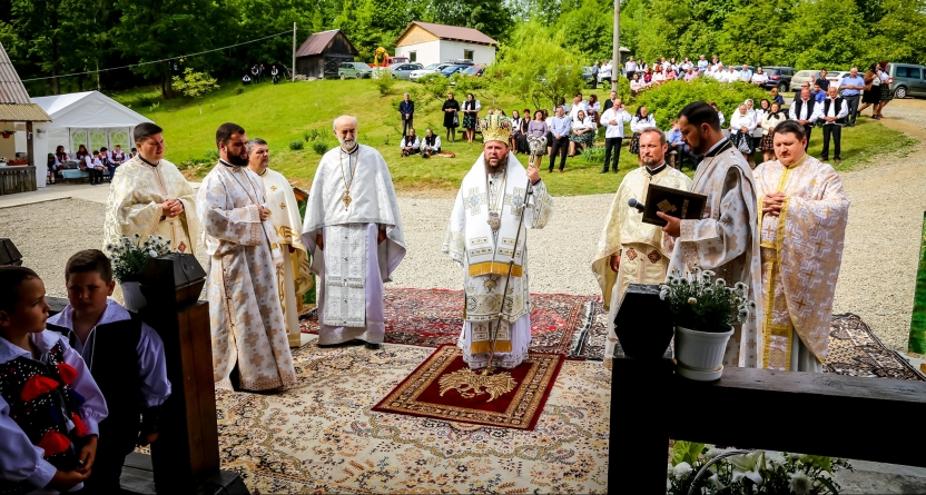 Sfânta Liturghie arhierească la Schitul „Eroii Revoluției” Văleni (FOTO)