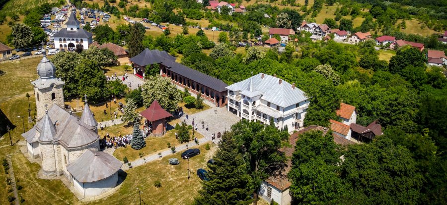 Mănăstirea Bixad și-a sărbătorit hramul în prezența a trei ierarhi (FOTO)