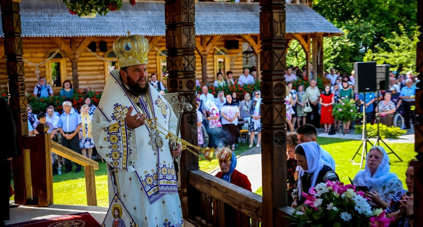 În Duminica Tuturor Sfinților: Slujire arhierească la Mănăstirea Țeghea