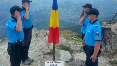 De ziua lui: Drapelul Național a fost arborat pe culmi înalte