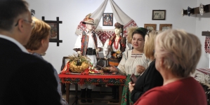 Expoziția temporară „Identitate românească – obiceiuri de nuntă din Maramureș” a fost vernisată la Muzeul Satului Bucovinean din Suceava
