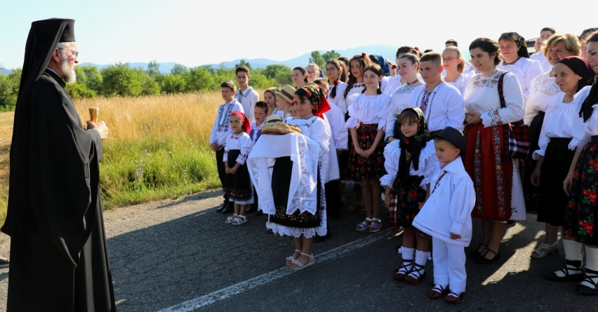 De Sfinții Apostoli Petru și Pavel: Sfânta Liturghie arhierească în Parohia Ortodoxă Șindrești