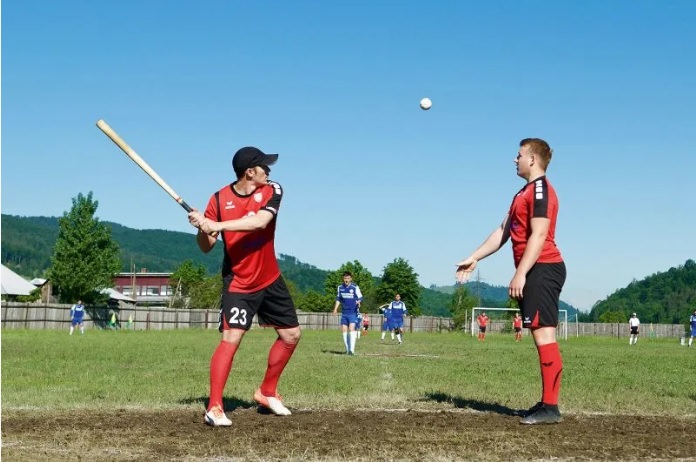 Un altfel de sport: În județul Maramureș în Orașul Târgu Lăpuș este Campionatul Național de Oină în acest weekend! Vezi care sunt cele nouă echipe!
