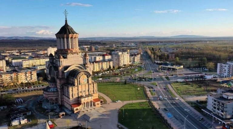 Frumusețile de la noi: În județul Maramureș avem fericirea de a avea biserici frumoase din zid. Iată care ar fi cele 27 mai remarcate, acum la noi!