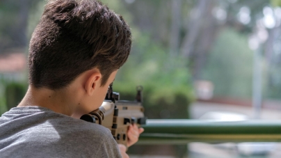 Minor de 13 ani rănit cu o armă de tir sportiv cu aer comprimat; Cum s-a petrecut totul