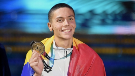 Autoportret Marca David Popovici: „Persoana asta care sunt este suma a lucrurilor toate care mi-au venit dăruite, dinspre oamenii care mă iubesc cu răbdare, dar și atenție”