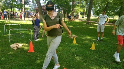 Discuție despre droguri în Parcul Grădina Morii Sighetu Marmației; Ce informații utile au aflat tinerii