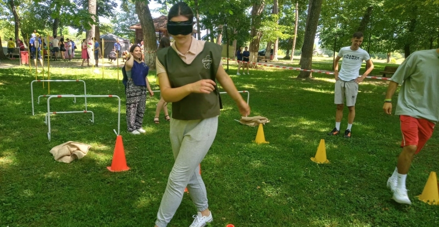 Discuție despre droguri în Parcul Grădina Morii Sighetu Marmației; Ce informații utile au aflat tinerii