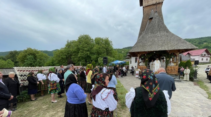 Bucuria enoriașilor din Parohia Câmpu Negru: Maramureșenii din municipiul Sighetu Marmației și iubirea frățească dintre Dealul Solovan și Râul Iza!