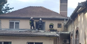 Alertă forțe de intervenție: La Spitalul Municipal Sighetu Marmației un incendiu a cuprins acoperișul clădirii CPU. S-au evacuat urgent persoanele!
