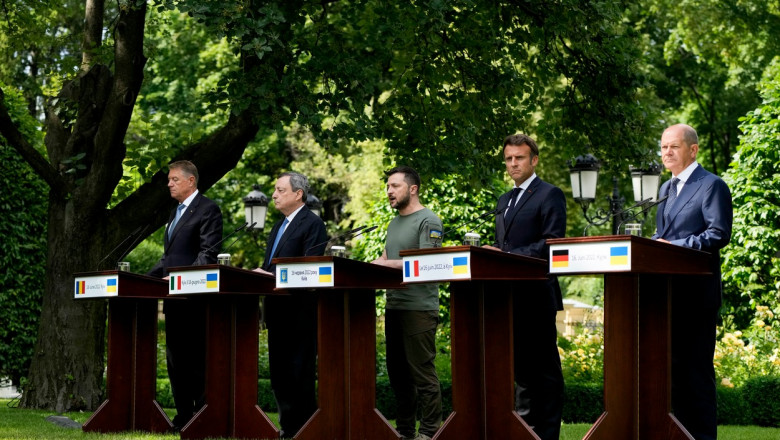 Macron arată că Franţa, Germania, Italia şi România susţin candidatura „imediată” a Ucrainei la UE