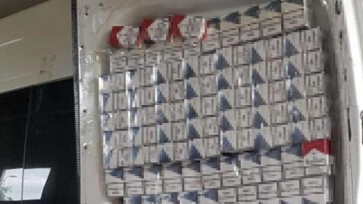 Microbuz „căptușit” cu țigări descoperit în vamă