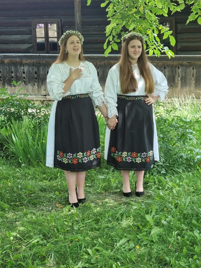 Ameli și Cristin Deac: „Prin muzică ne dorim să ajungem la sufletele tuturor persoanelor care ne urmăresc și să le aducem voia bună în case!”