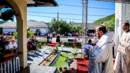 Sfânta Liturghie arhierească în Parohia Ortodoxă Răzoare