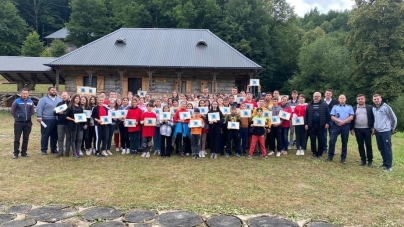 Peste 60 de tineri au participat la tabăra de vară “Spre înălțimea credinței în Munții Maramureșului” (FOTO)
