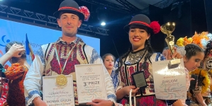 Doi dansatori ai Ansamblului Folcloric Național „Transilvania” au obținut premii importante în Bulgaria (FOTO)