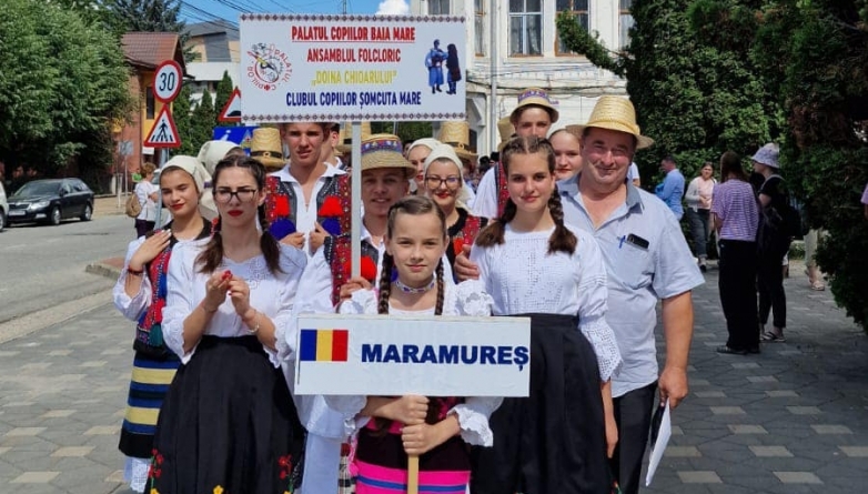 După muncă și răsplată: Elevi ai Palatului Copiilor din Baia Mare au obținut premii importante la Festivalul Internațional „Dorna, plai de joc și cântec” (FOTO)