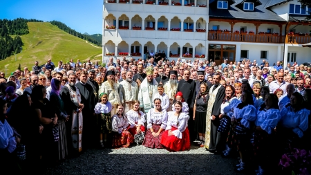 Slujire arhierească la Mănăstirea Prislop – Borșa