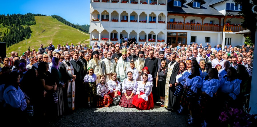 Slujire arhierească la Mănăstirea Prislop – Borșa
