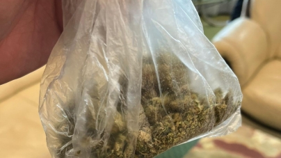 Droguri găsite asupra unei persoane aflată în incinta unui hotel din Baia Mare