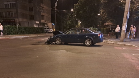 Accident Centru Baia Mare: Lângă piața RFN din municipiu impact violent cu două autoturisme implicate, locatari înfricoșați de bufnitura puternică!