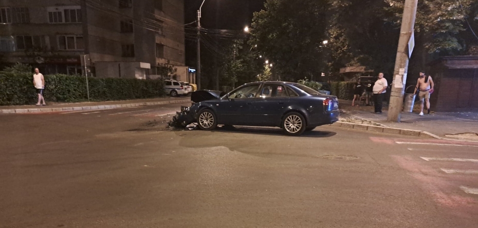 Accident Centru Baia Mare: Lângă piața RFN din municipiu impact violent cu două autoturisme implicate, locatari înfricoșați de bufnitura puternică!