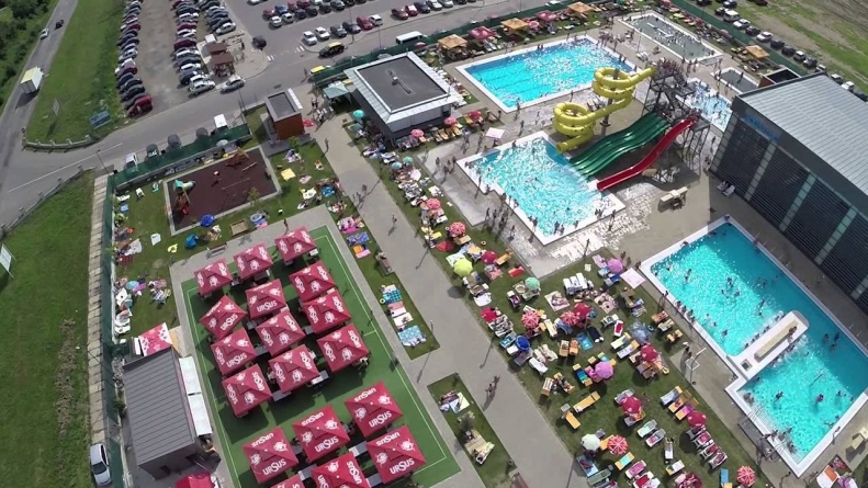 Situație caracteristică de vară: Mai mulți maramureșeni cu mașinile sparte prin o modalitate eficientă, la AquaStar din Satu Mare chiar în parcare!