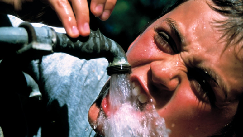 Ce este hiponatremia și ce se întâmplă dacă bei prea multă apă?