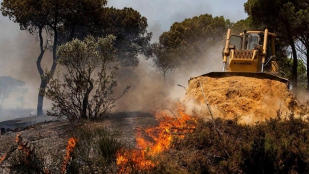 Valul de caniculă sufocă Europa şi incendiile „post-apocaliptice” pârjolesc mii de hectare. ”Nu am mai văzut asta până acum”