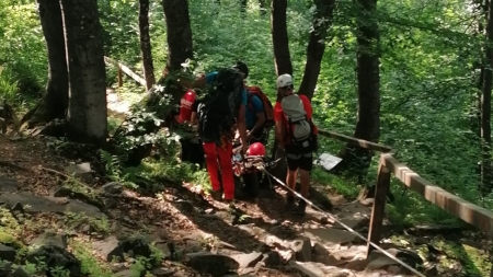 O nouă alertă Salvamont în județul Maramureș: O femeie a primit ajutorul salvatorilor montani; Turistei din Belgia i s-a făcut rău, fiind pe Creasta Cocoșului!