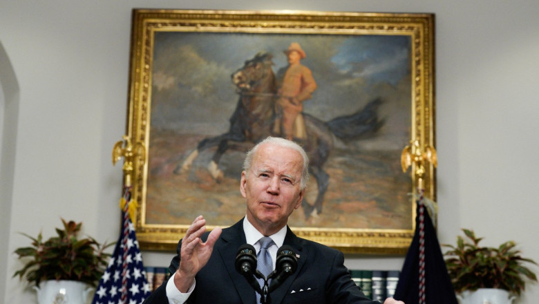 Joe Biden, mesaj către benzinăriile din SUA: Sunt vremuri de război. Scădeți prețul la pompă