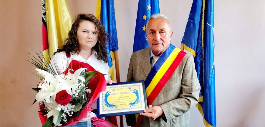 Este elevă de 10: Miruna Manu, maramureșeanca din Țara Lăpușului premiată de administrația locală! A obținut nota maximă la bacalaureatul din 2022!