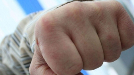 Păruială la Rozavlea, cu șase persoane implicate