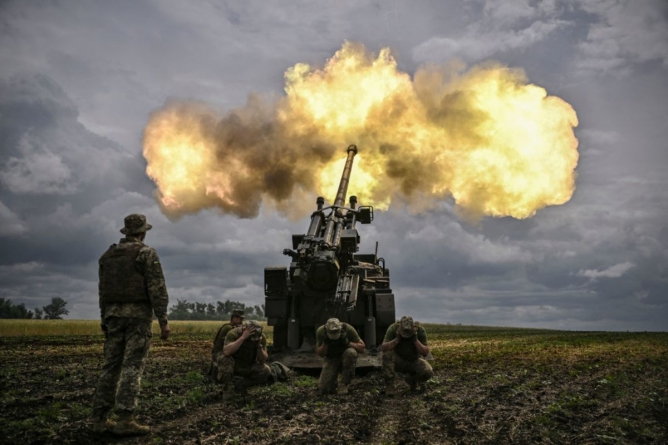 Două armate epuizate se luptă pentru estul Ucrainei. Poate vreuna dintre ele să dea o lovitură decisivă?