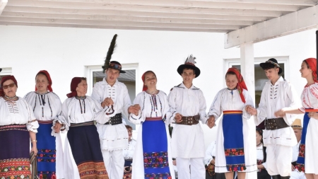 În Suciu De Sus: În comuna maramureșeană la școala gimnazială am avut sărbătoare specială! Patronul spiritual Florea Mureșan omagiat corespunzător!