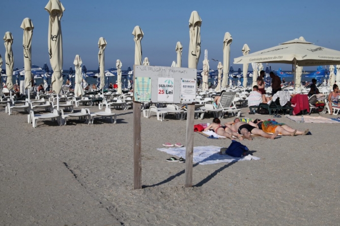 200 de lei ca să-ți pui prosopul aproape de mare. Cum explică administratorul unei plaje din Mamaia Nord acest preț uluitor!