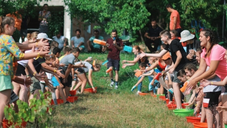 Premieră: În Tabăra Internațională din Remecioara vor fi prezenți copii ai românilor din Valea Timocului