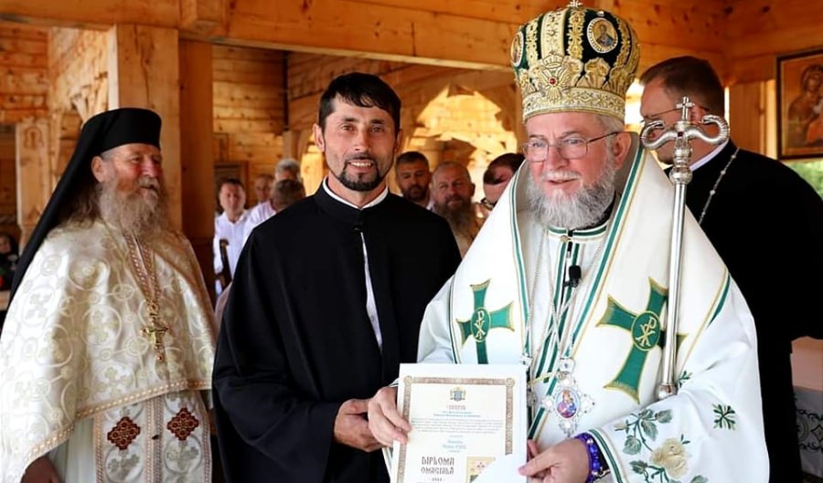 Sculptorul Florin Paul din Rozavlea, distins cu Diploma Omagială a Anului 2022; „Sculptura a fost un dar primit de la divinitate”