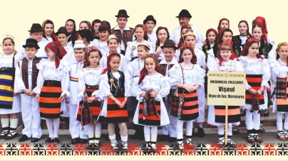 Sunteți invitați la un spectacol aniversar; Ansamblul Folcloric „Vișeul” împlinește 20 de ani de activitate