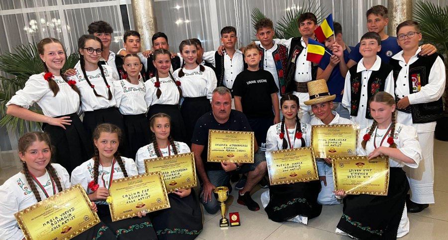 „Coconii Maramureșului”, premiul I la International Festival of Folk Art din Bulgaria (FOTO)
