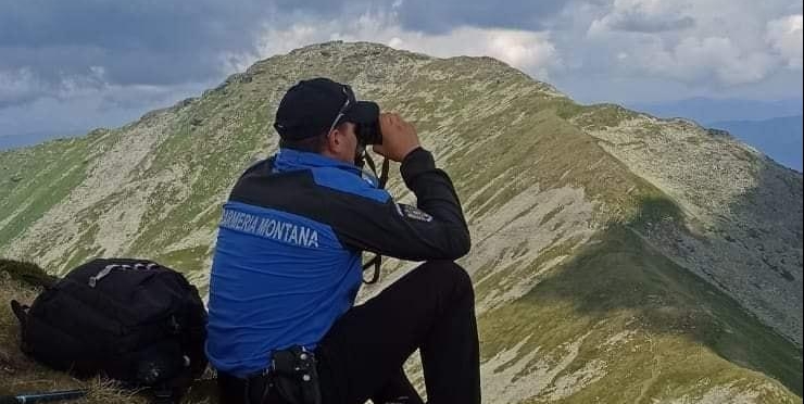 Căprioară salvată de jandarmii montani | Video