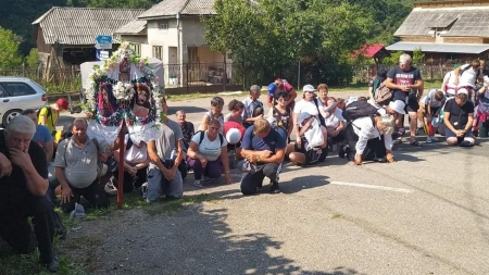 63 de credincioși din comuna Lăpuș au pornit și anul acesta pe jos spre Mănăstirea Nicula